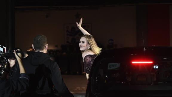 Adele rivela 3 nuove canzoni: i video!