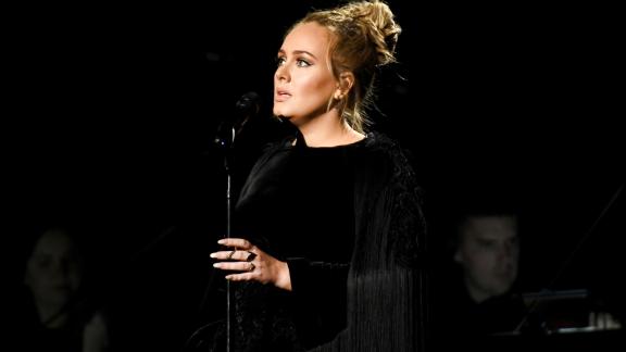 Adele pubblica un video misterioso. Sta per lanciare il suo nuovo disco?