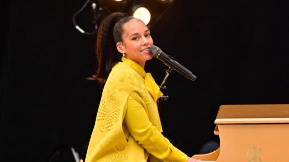Alicia Keys rende omaggio alle donne che hanno segnato la sua vita