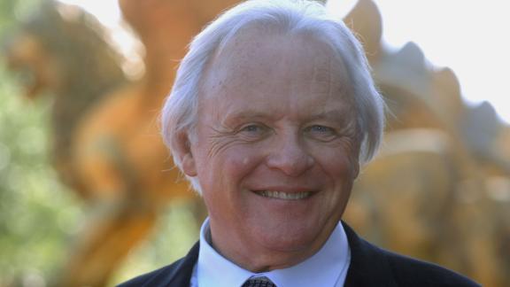 Anthony Hopkins alle prese con un classico italiano