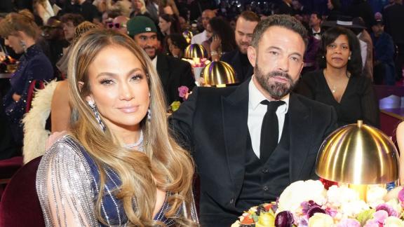 Ben Affleck ai Grammy è più triste che mai. E si scatenano le battute in rete