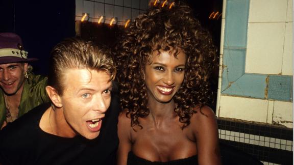 David Bowie: la moglie Iman spera di vederlo ancora. Questo sì è vero amore