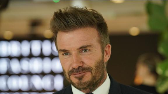 David Beckham si trucca con il make up della moglie: il divertentissimo video