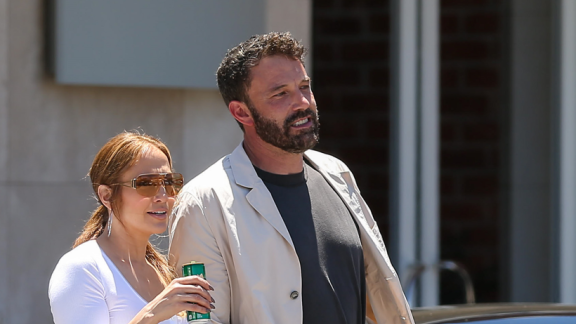 Per Jennifer Lopez e Ben Affleck luna di miele affollata