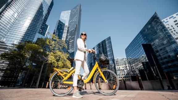 Il nuovo mezzo di trasporto urbano preferito dai manager? L'e-bike di lusso