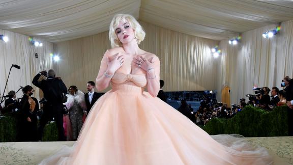 Billie Eilish  e quel generoso patto del Met Gala
