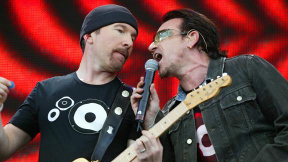 Bono e The Edge cantano i Beatles per festeggiare Bob Geldof