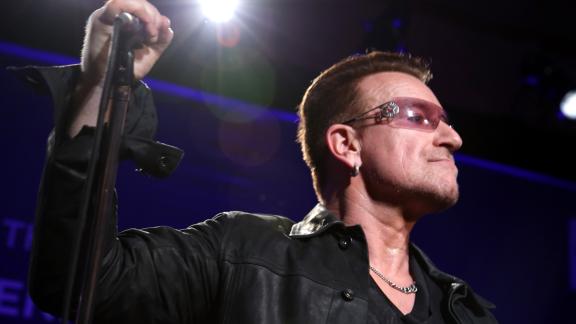 Ai medici e agli infermieri in prima linea: la canzone di Bono dedicata agli eroi di questi tempi