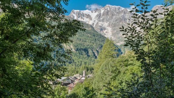 La rinascita del borgo medievale di Ghesc: abbandonato da 1 secolo ora ha una nuova vita