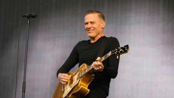 Bryan Adams e tutte le sue attività
