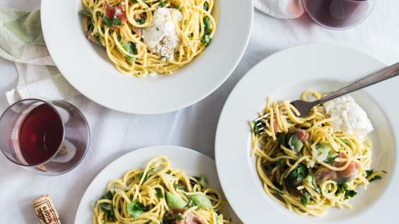 Trasgredire la dieta una volta a settimana fa bene: benvenuto weekend