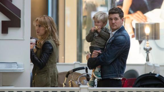 Michael Bublé: l'irruzione in video del piccolo Noah regala pura gioia 