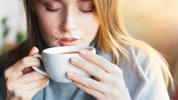 Fino a che ora è consigliato bere caffè per non soffrire di insonnia?