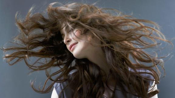 Ecco i cibi che aiutano ad avere capelli sani e fluenti. Parola di scienza