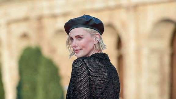 Charlize Theron contro i ritocchini