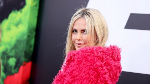 Charlize Theron pubblica le bellissime foto della madre