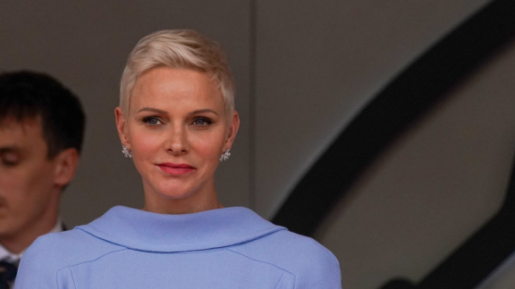 La Principessa Charlene splendente in Norvegia bacia il Principe Alberto: le foto