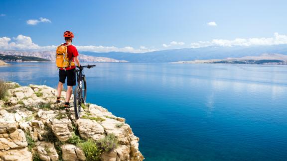 Vacanze in bicicletta: ecco gli itinerari più belli al mare e in montagna