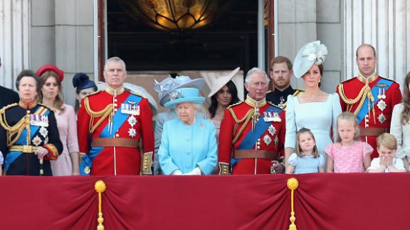 Il principe Andrea è servito per allontanare Harry dalla Corona. Buckingham Palace nega