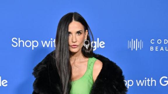 Demi Moore: la prima foto da nonna. Con tanto di bikini