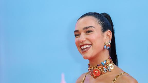 Dua Lipa: il compleanno scatenato alle Baleari