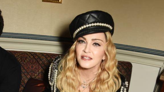Madonna aveva avuto la febbre per un mese prima del ricovero
