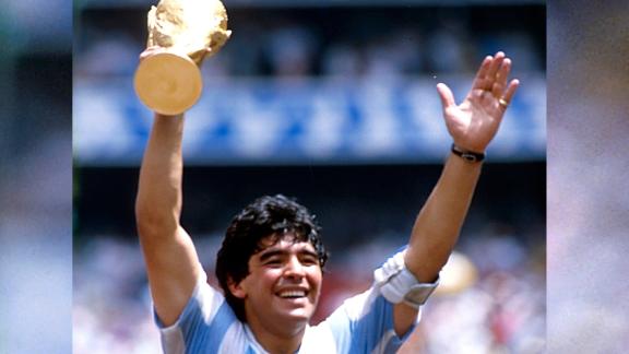 Maradona, addio: scompare una leggenda dello sport
