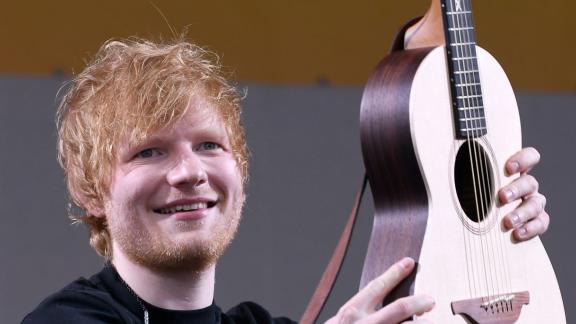 Ed Sheeran: la serenata in suo onore. Il video