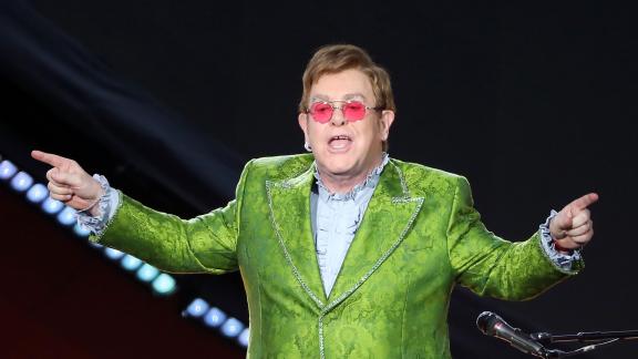Elton John: le foto a Parigi con Ed Sheeran e Charlie Puth sono davvero irresistibili!