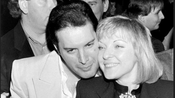 Mary Austin torna a farsi vedere dopo 30 anni
