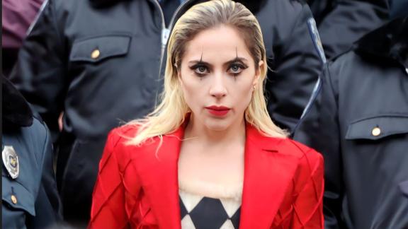 Lady Gaga: il video del bacio appassionato che ha infiammato il web
