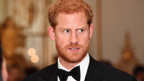 Harry lancia la stretta di braccio: E saluta così Craig David
