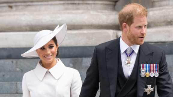 Harry e Meghan tornano a Londra e fanno nuovo dispetto alla Regina