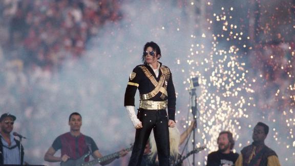 10 dicembre 2010: esce il primo album postumo di Michael Jackson