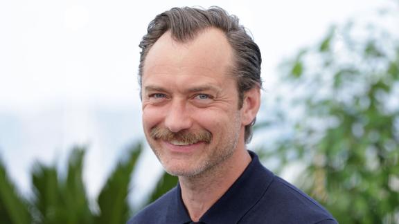 Jude Law è la stella del red carpet di Cannes