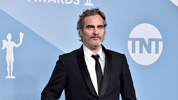 Joaquin Phoenix: svelato il primo video da Napoleon