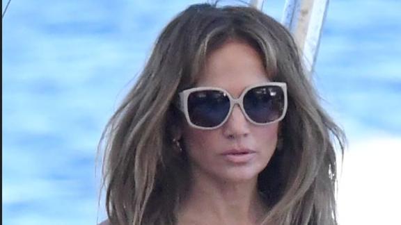 Jennifer Lopez incantata da spaghetti e ravioli