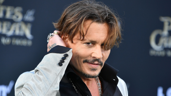 Johnny Depp arriva in Italia a sorpresa: ecco dove e perché