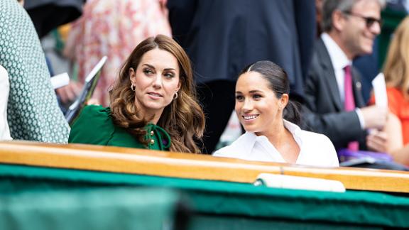 Tutta colpa di un paio di calze... ecco perché Kate Middleton e Meghan Markle hanno litigato