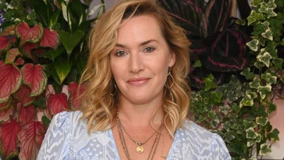 Kate Winslet paga la bolletta elettrica a una mamma in difficoltà