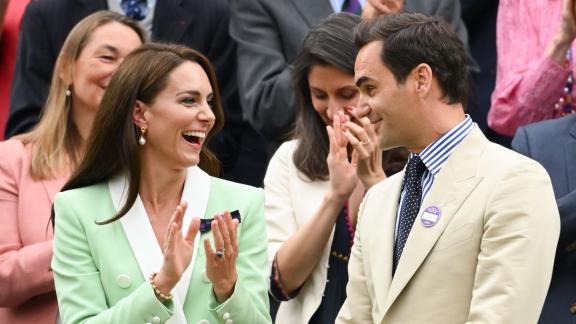 Kate Middleton: Roger Federer cerca di baciarla 