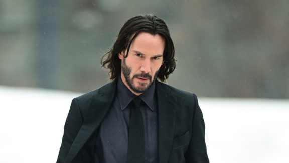 Keanu Reeves sorprende tutti in aeroporto