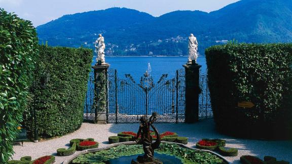 La magia dei rododendri  in fiore e le statue del Canova: il tour virtuale sul lago di Como