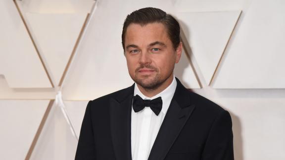 Leonardo DiCaprio corteggia la fidanzata di Bezos. E scoppia il caos. Il video