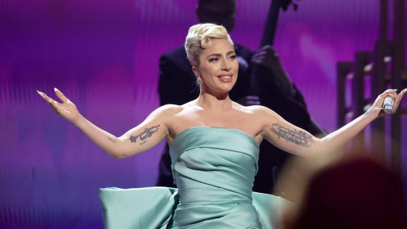 Lady Gaga rivela la sua nuova canzone per il seguito di Top Gun