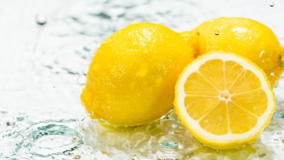Il limone: un alleato del benessere psicofisico, anche se non ingerito