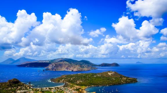 Soggiorno gratuito a Lipari in cambio di aiuto nell'azienda agricola: l'annuncio è un successo