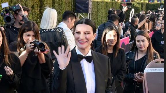 Laura Pausini annuncia il nuovo singolo