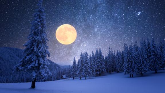 Il cielo stupisce con la "Luna della neve"... lo spettacolo del pleniluvio di gennaio