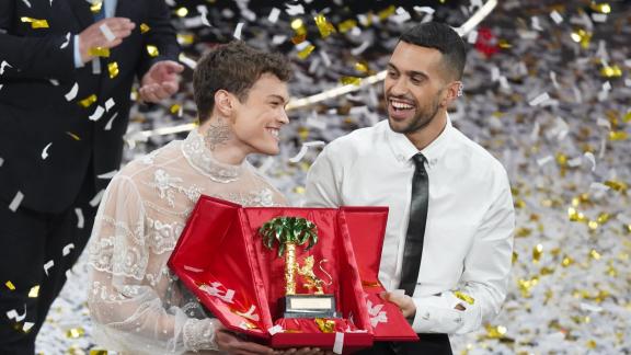 Mahmood parla dell'amore per la sua mamma